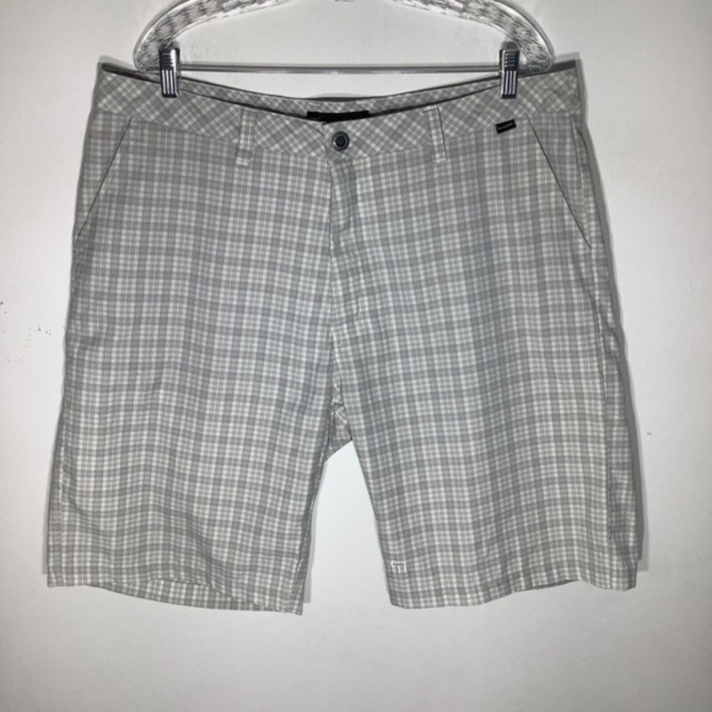 Travis Mathew Mens Golf Shorts Grey White Size 38